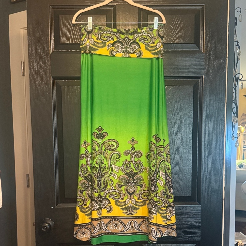 VENUS Green and Cream Patterned Top